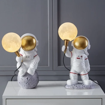 Модерна Настолна Лампа Астронавт Стенни Аплици Десктоп Осветление Детска Стая Декор Спални 3D Луната Астронавт Тенис на нощна светлина